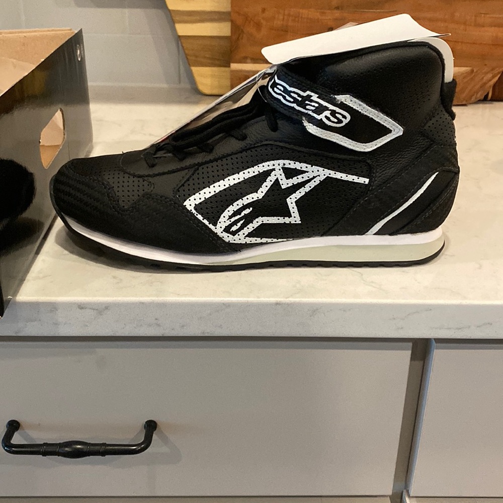 Brand new fire shoes alphinestar size 10 shoes